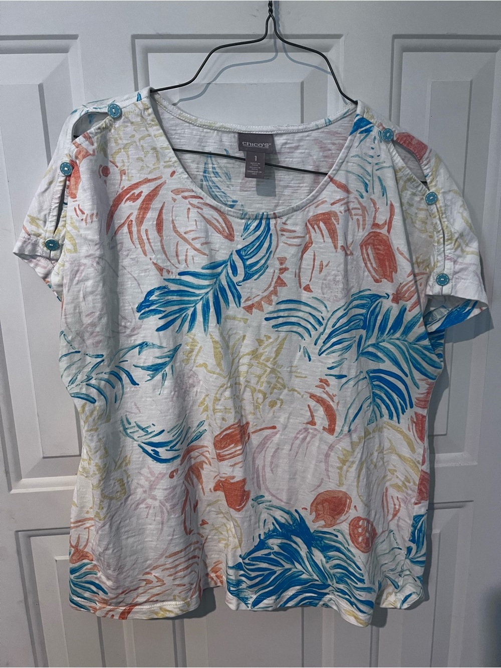 Chico's White Scoop Neck Short-Sleeve Top with Blue & Coral Leaf Print